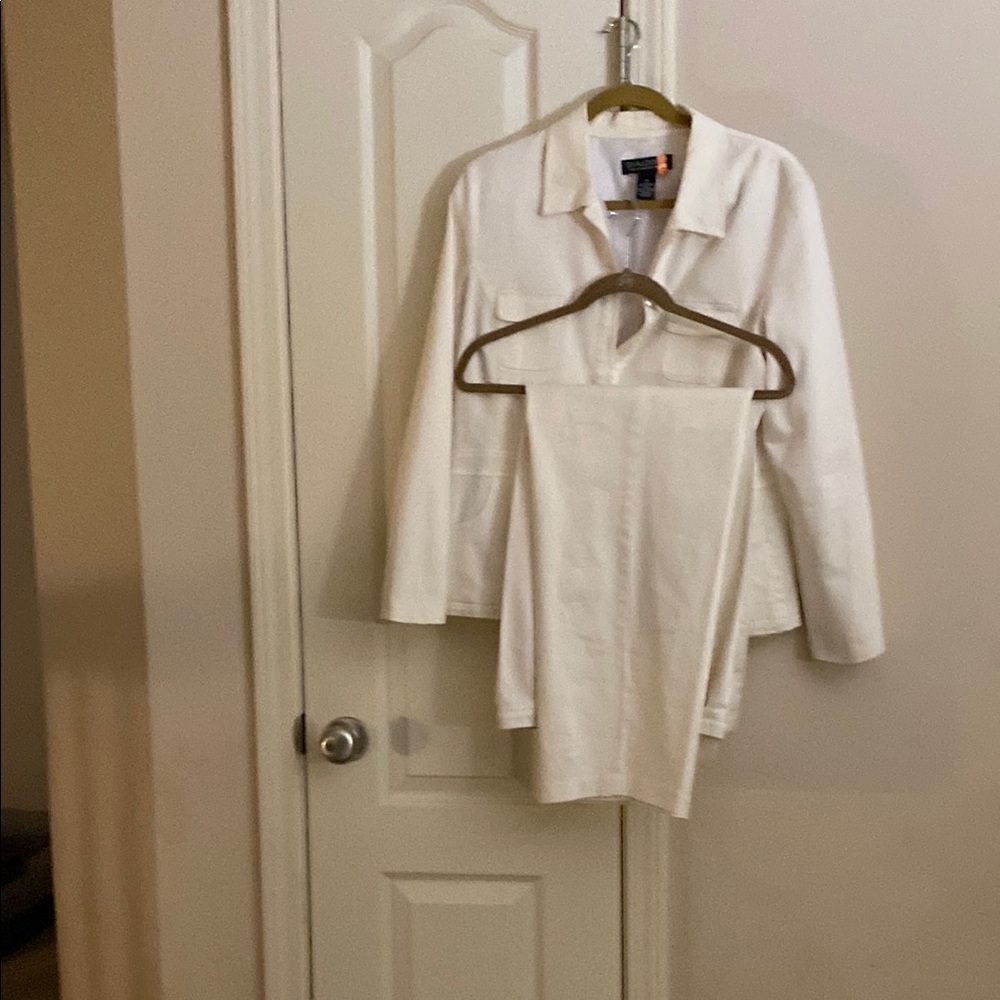 Dialogue White Pantsuit Elegant and Versatile